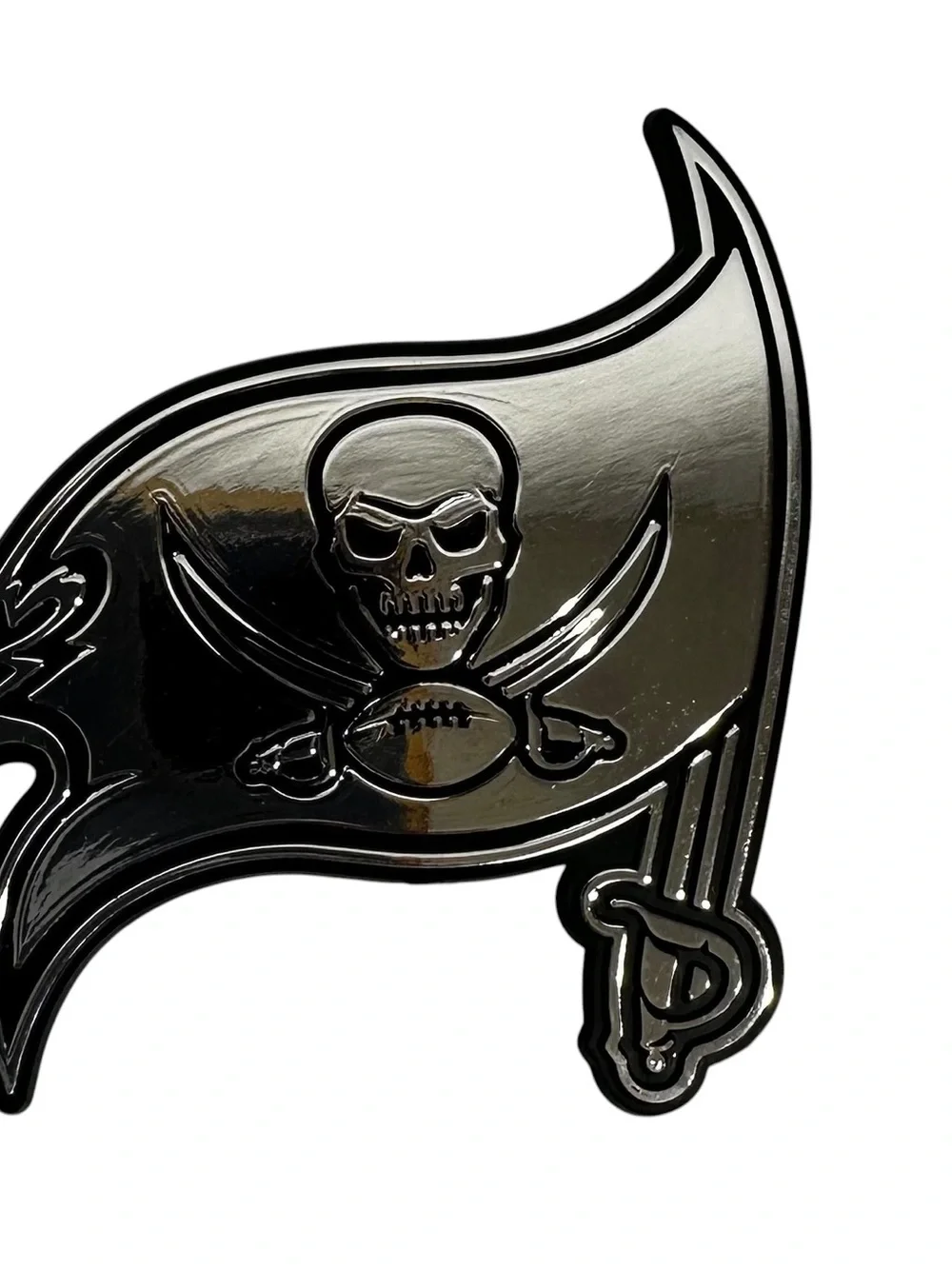 NFL Silver Tampa BayBuccaneers Flag Auto Emblem - Chrome Finish Fan Cave